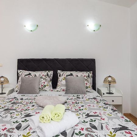 Sky Way Apartments Dugi Rat Bagian luar foto