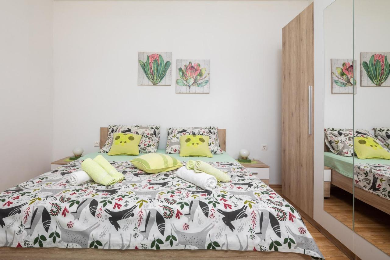 Sky Way Apartments Dugi Rat Bagian luar foto