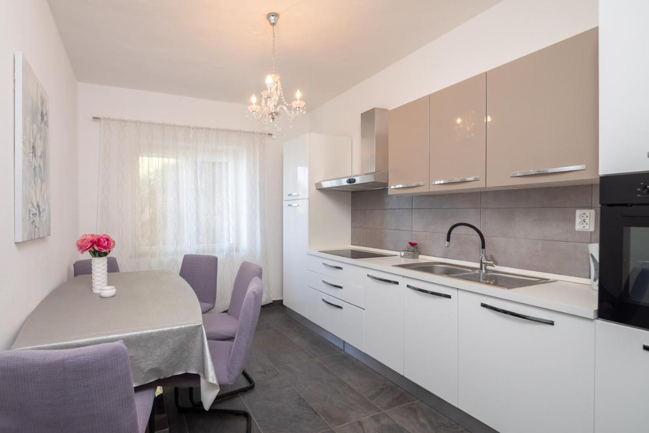 Sky Way Apartments Dugi Rat Bagian luar foto