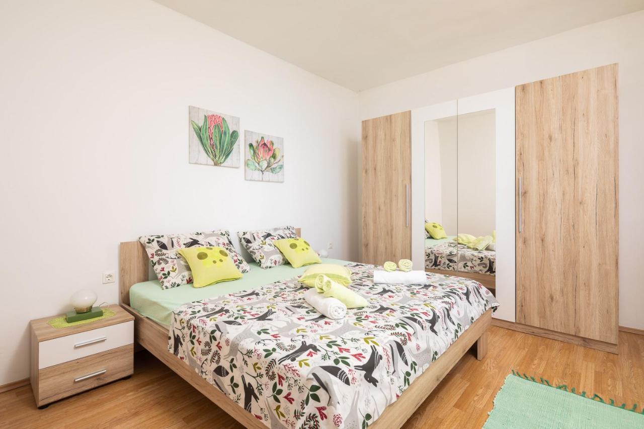 Sky Way Apartments Dugi Rat Bagian luar foto