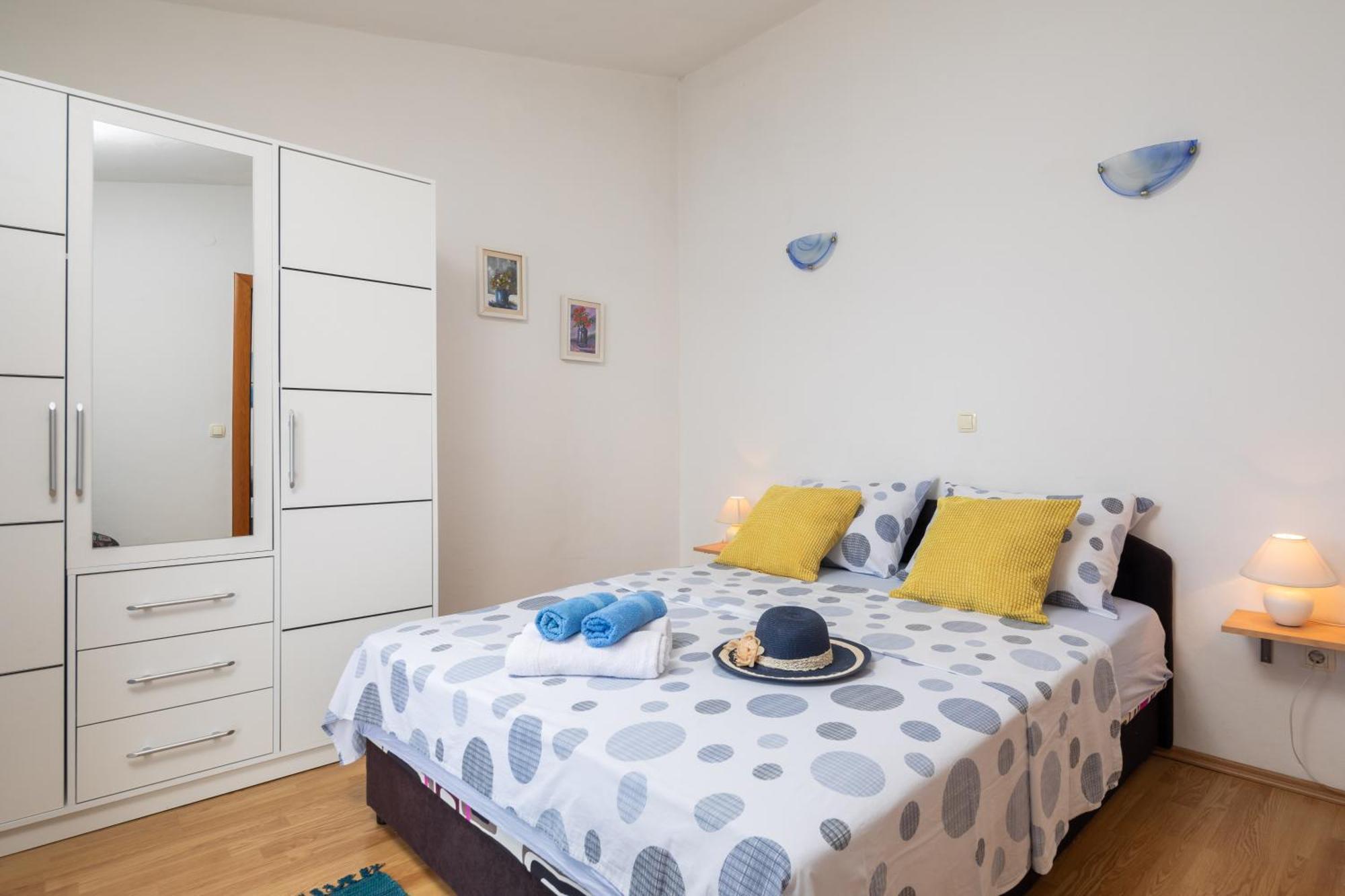 Sky Way Apartments Dugi Rat Bagian luar foto